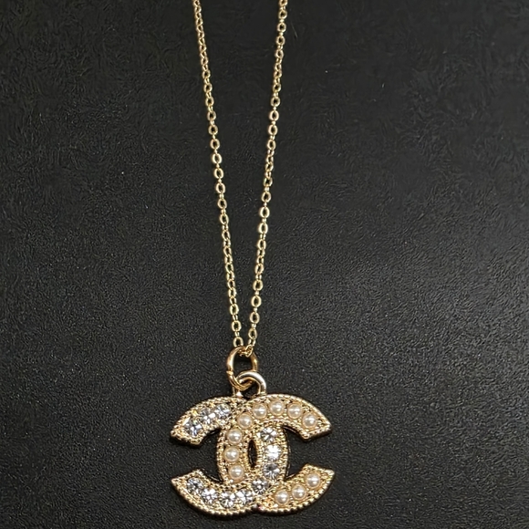 Pearl & Crystal Double-C Chanel Pendant on 18" S925 Gold-Over-Silver Chain - Picture 3 of 4